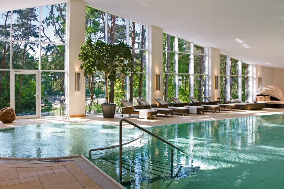 Schwimmbad im Strandhotel Fischland